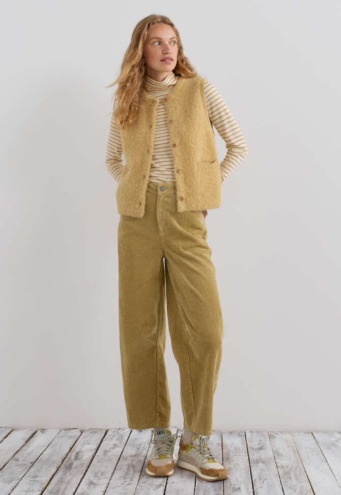 Knitted gilet, Sand yellow, completeTheLook