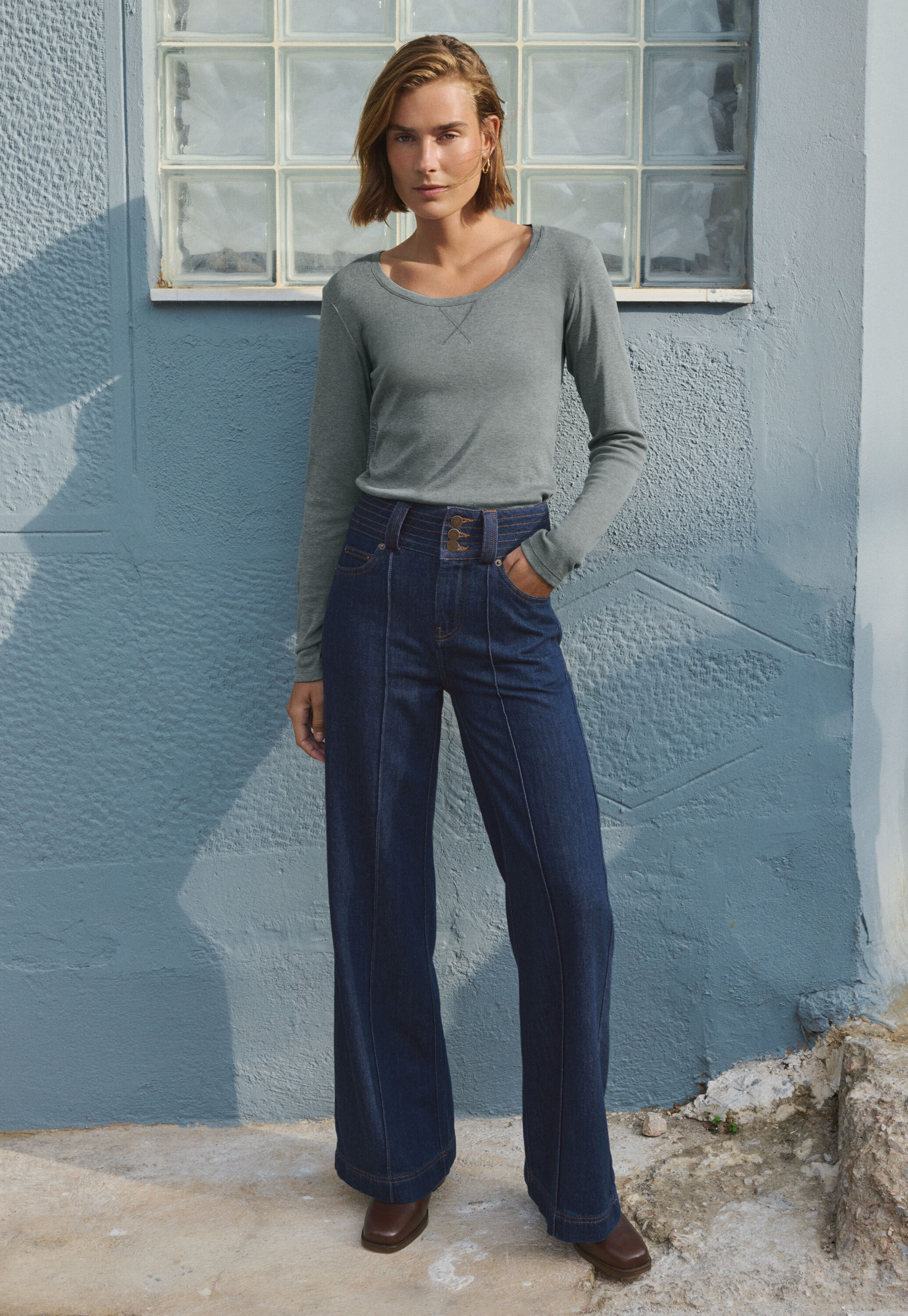 Scoop-neck top