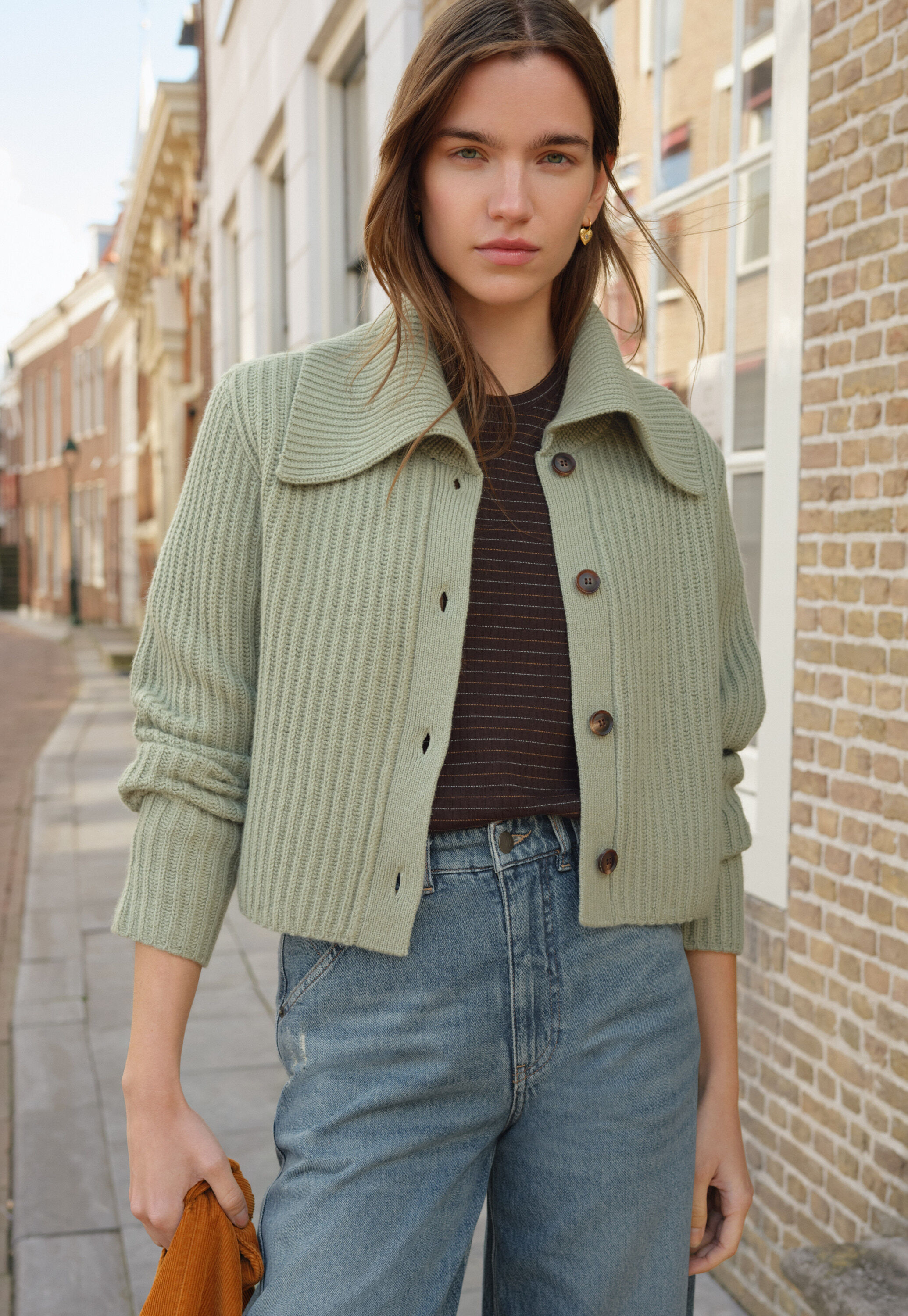 Sleeveless checked jacket