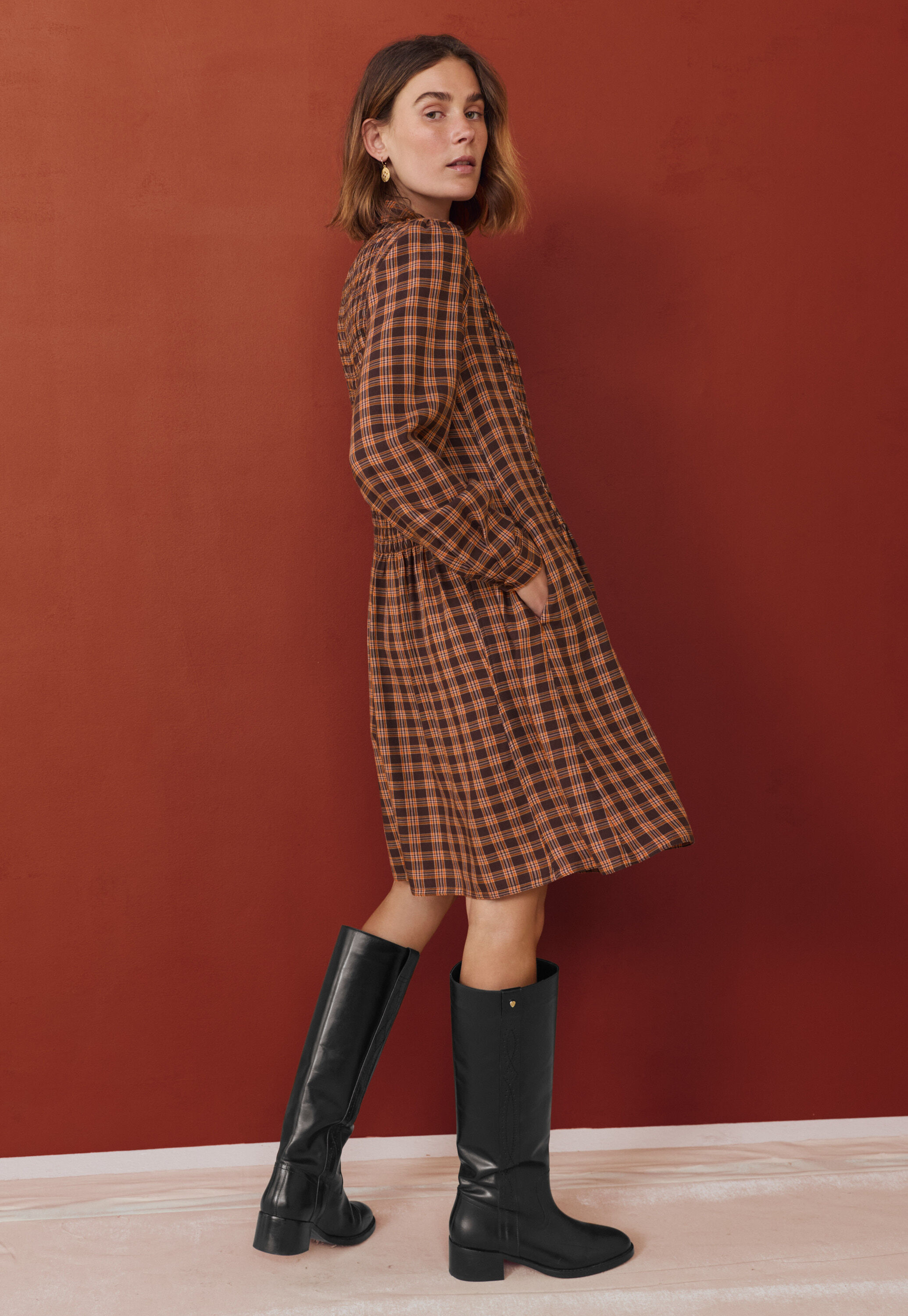 Sleeveless checked jacket